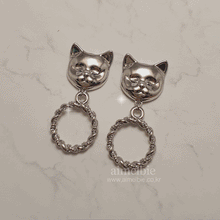 Load image into Gallery viewer, Melbie The Cat Series - Antique Cat Knobs Earrings (Silver ver.)