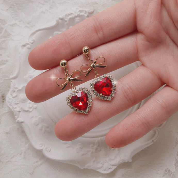 Red Heart and Ribbon Earrings (Momoland Nayun Earrings)