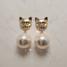 Load image into Gallery viewer, Melbie The Cat Series - Big Pearl Earrings (Gold ver.)