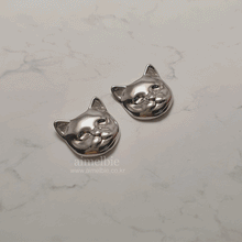 Load image into Gallery viewer, Melbie The Cat Series - Cat Face Earrings (Silver) (Red Velvet Joy, VIVIZ Sinb Earrings)