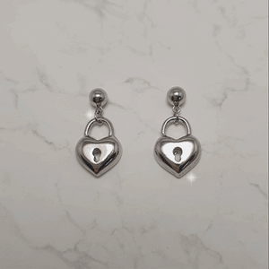 Silver Heart Lock Earrings (LE SSERAFIM Heo Yoon Jin Earrings)