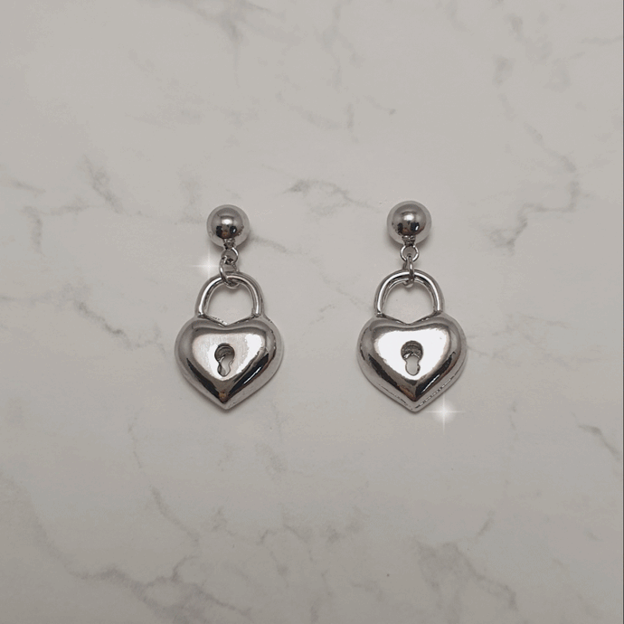Silver Heart Lock Earrings (LE SSERAFIM Heo Yoon Jin Earrings)