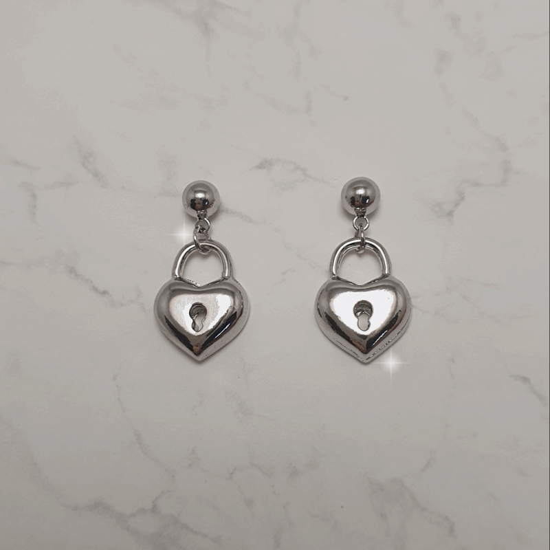 Silver Heart Lock Earrings (LE SSERAFIM Heo Yoon Jin Earrings)