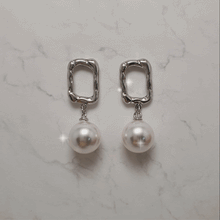 Load image into Gallery viewer, Judy Earrings - Silver (Cherry Bullet Jiwon Earrings)
