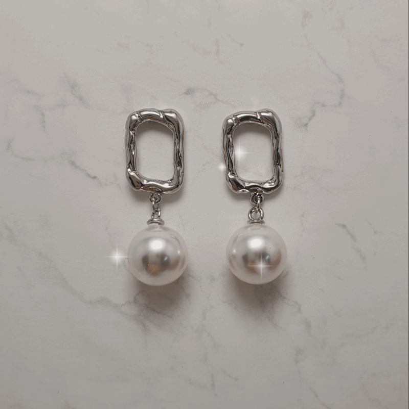 Judy Earrings - Silver (Cherry Bullet Jiwon Earrings)