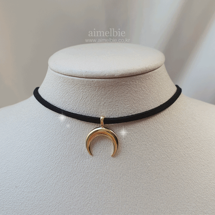 Upside Down Crescent Moon Choker - Gold
