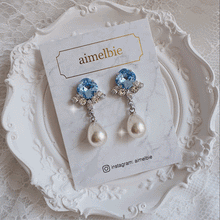 Load image into Gallery viewer, Cushion Square crystal earrings - Light Sapphire