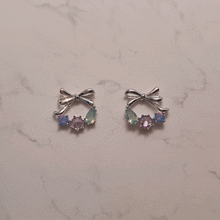 Load image into Gallery viewer, Petit Ribbon Wreath Earrings - Silver