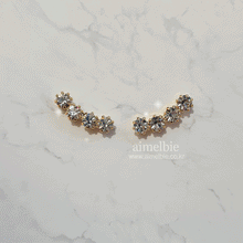 Load image into Gallery viewer, Simple Wing Earrings - Gold