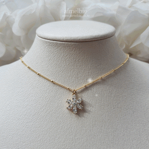 Diamond Petals Semi-Choker Necklace - Gold