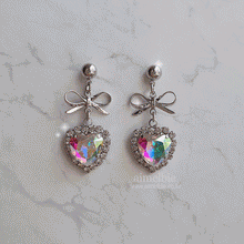 Load image into Gallery viewer, Rainbow Princess Heart Earrings (Lovelyz Jiae, Jung Wooyeon Earrings)