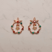 Load image into Gallery viewer, Christmas Wreath Earrings