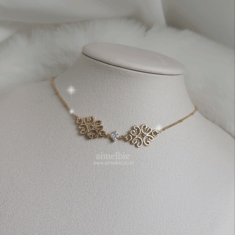 Gold Princess Semi-Choker Necklace