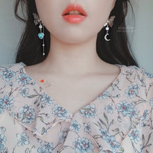 Load image into Gallery viewer, Butterfly Fantasy Earrings (fromis_9 Nakyung, VIVIZ Umji Earrings)