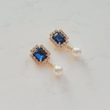 Load image into Gallery viewer, Navy Chic Earrings (April Chaekyung, Dreamcatcher Jiyu Earrings)