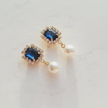 Load image into Gallery viewer, Navy Chic Earrings (April Chaekyung, Dreamcatcher Jiyu Earrings)