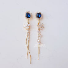 Load image into Gallery viewer, Diamond Petals Earrings - Navy ver. (fromis_9 Nakyung, Weki Meki Rina Earrings)