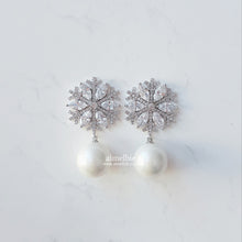 Load image into Gallery viewer, White Christmas Earrings - Bold ver.