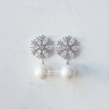 Load image into Gallery viewer, White Christmas Earrings - Bold ver.