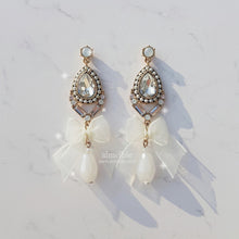 Load image into Gallery viewer, Antique White Ribbon Earrings (Oh My Girl YooA, Weki Meki Sei Earrings)