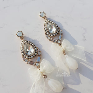 Antique White Ribbon Earrings (Oh My Girl YooA, Weki Meki Sei Earrings)