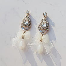 Load image into Gallery viewer, Antique White Ribbon Earrings (Oh My Girl YooA, Weki Meki Sei Earrings)
