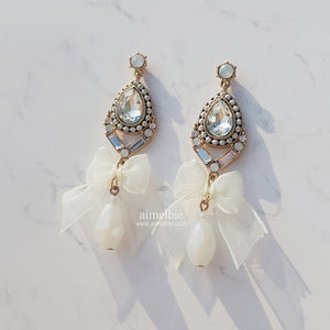 Antique White Ribbon Earrings (Oh My Girl YooA, Weki Meki Sei Earrings)