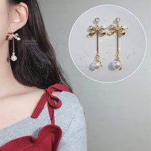 Load image into Gallery viewer, There&#39;s a Kitty Earrings (Weeekly Sujin, Weki Mei Sei Earrings)