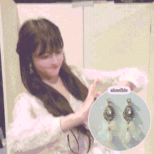 Load image into Gallery viewer, Antique White Ribbon Earrings (Oh My Girl YooA, Weki Meki Sei Earrings)