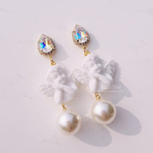 Load image into Gallery viewer, Twin Angels Earrings