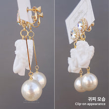 Load image into Gallery viewer, Twin Angels Earrings