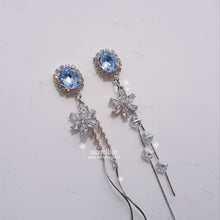 Load image into Gallery viewer, Diamond Petals - Light Sapphire ver. (Lovelyz Jiae, April Chaekyung Earrings)