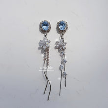 Load image into Gallery viewer, Diamond Petals - Light Sapphire ver. (Lovelyz Jiae, April Chaekyung Earrings)