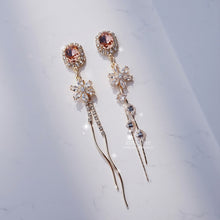 Load image into Gallery viewer, Diamond Petals Earrings - Peach Pink ver.