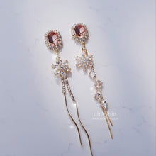 Load image into Gallery viewer, Diamond Petals Earrings - Peach Pink ver.