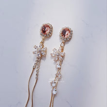 Load image into Gallery viewer, Diamond Petals Earrings - Peach Pink ver.