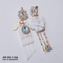 Load image into Gallery viewer, Soft Angel Earrings