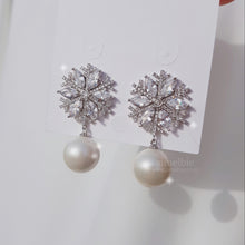 Load image into Gallery viewer, White Christmas Earrings - Bold ver.