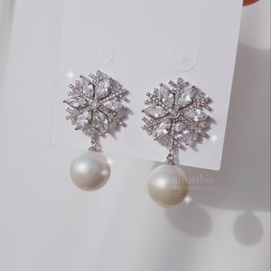 White Christmas Earrings - Bold ver.