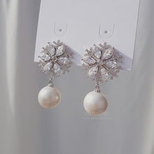 Load image into Gallery viewer, White Christmas Earrings - Bold ver.