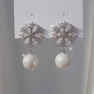 White Christmas Earrings - Bold ver.