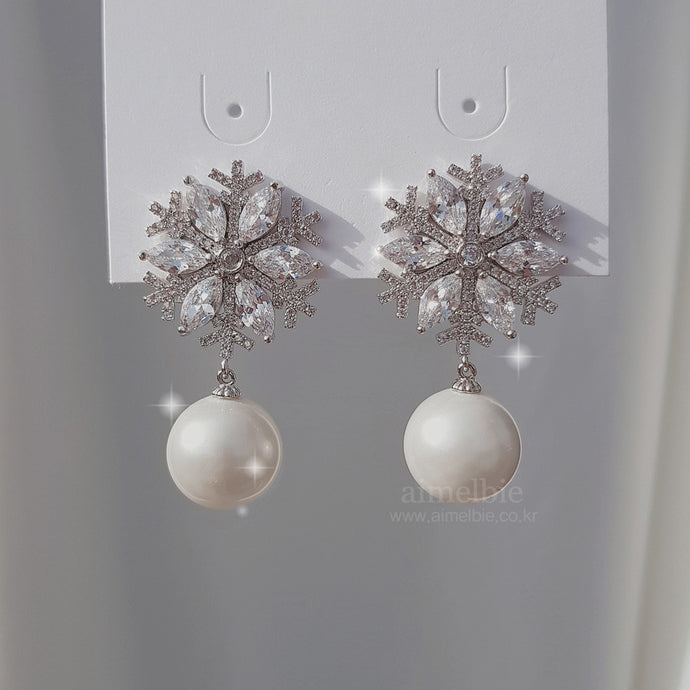 White Christmas Earrings - Bold ver.