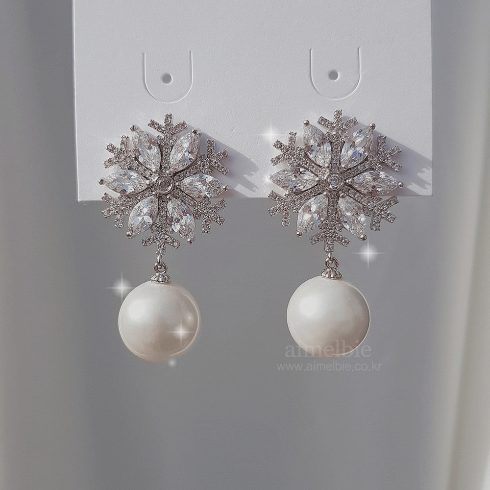 White Christmas Earrings - Bold ver.