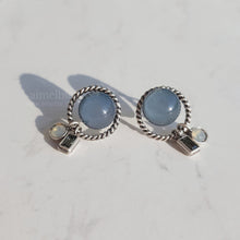 Load image into Gallery viewer, Cream Blue Planet Earrings