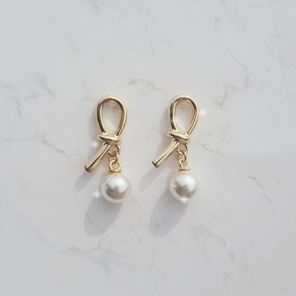 Daily Gold Ribbon Earrings (SBS News Anchor Sumin Kim's earrings)