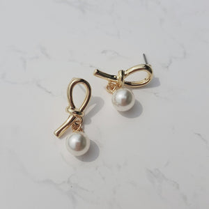 Daily Gold Ribbon Earrings (SBS News Anchor Sumin Kim's earrings)