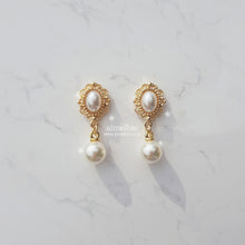 Load image into Gallery viewer, Daily Antique Earrings - Gold ver. (IVE Yujin Earrings)