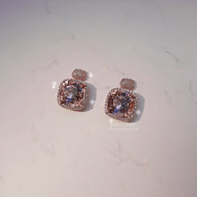 Load image into Gallery viewer, Vintage Rose Square Earrings