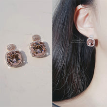 Load image into Gallery viewer, Vintage Rose Square Earrings