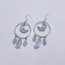 Load image into Gallery viewer, Icy Dreamcatcher (fromis_9 Gyuri earrings)